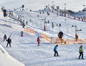 Najlepsze stoki narciarskie w Warmii i Mazurach – gdzie jeździć i co warto wiedzieć