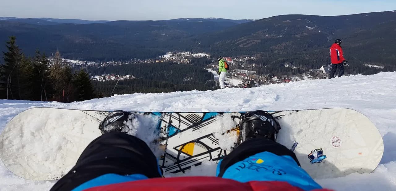 Ile kosztuje lekcja jazdy na snowboardzie? Sprawdź ceny i porównaj!