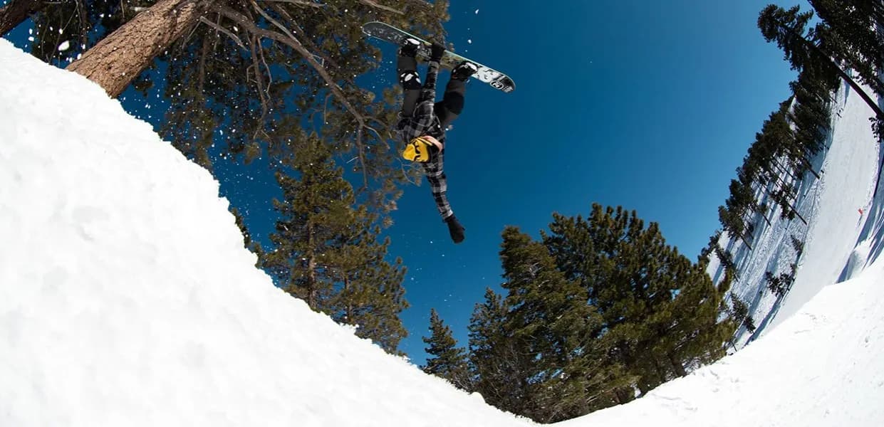 Jakie rękawiczki na snowboard – wybierz najlepsze dla komfortu i ochrony