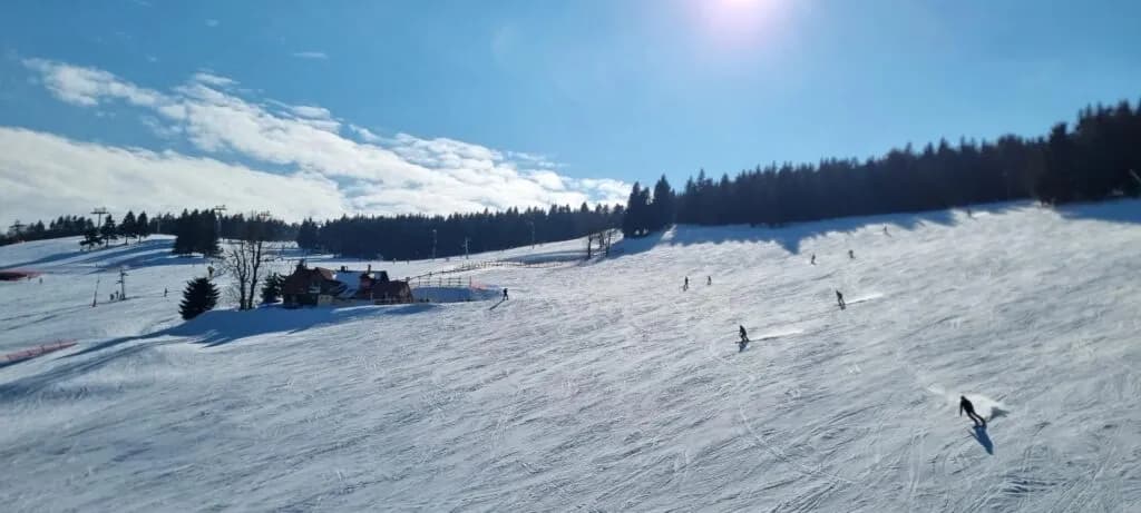 Gdzie na narty w marcu? Najlepsze miejsca z idealnymi warunkami